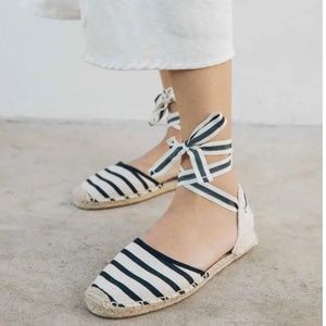 NWOT Soludos espadrille navy cream stripe